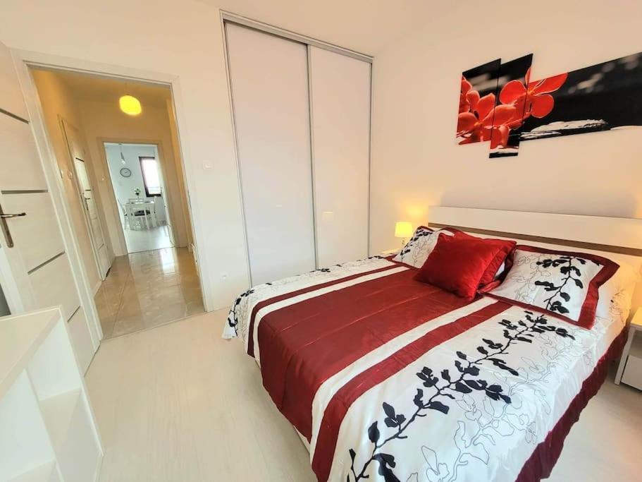 Apartment Sophie 3 Rooms, 2 Bathrooms, 8 Persons Краков Экстерьер фото